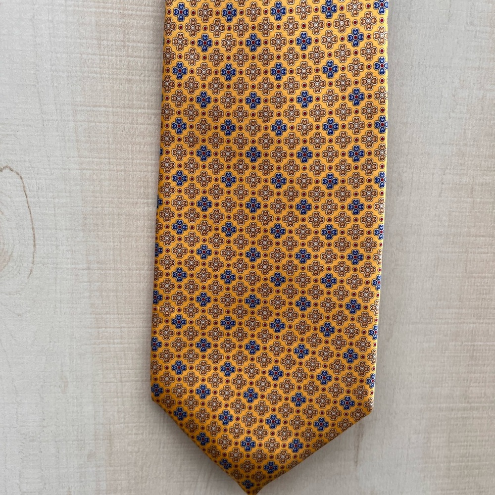 Fabergé 59•3.75 in. gold and blue flower design